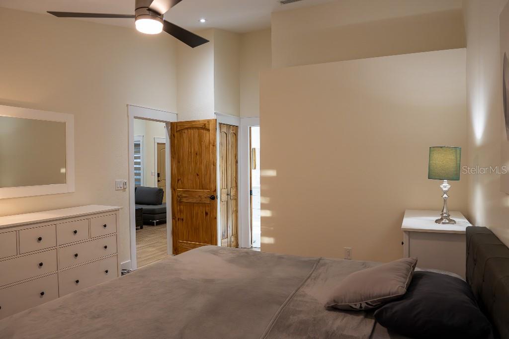 SALEM SQUARE - Residential