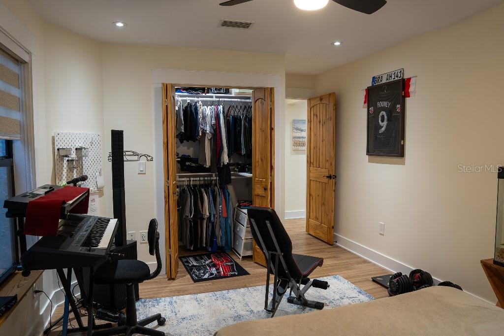 SALEM SQUARE - Residential