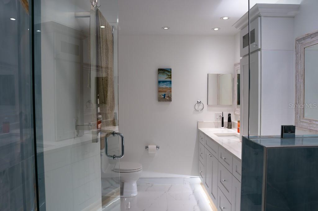 SALEM SQUARE - Residential