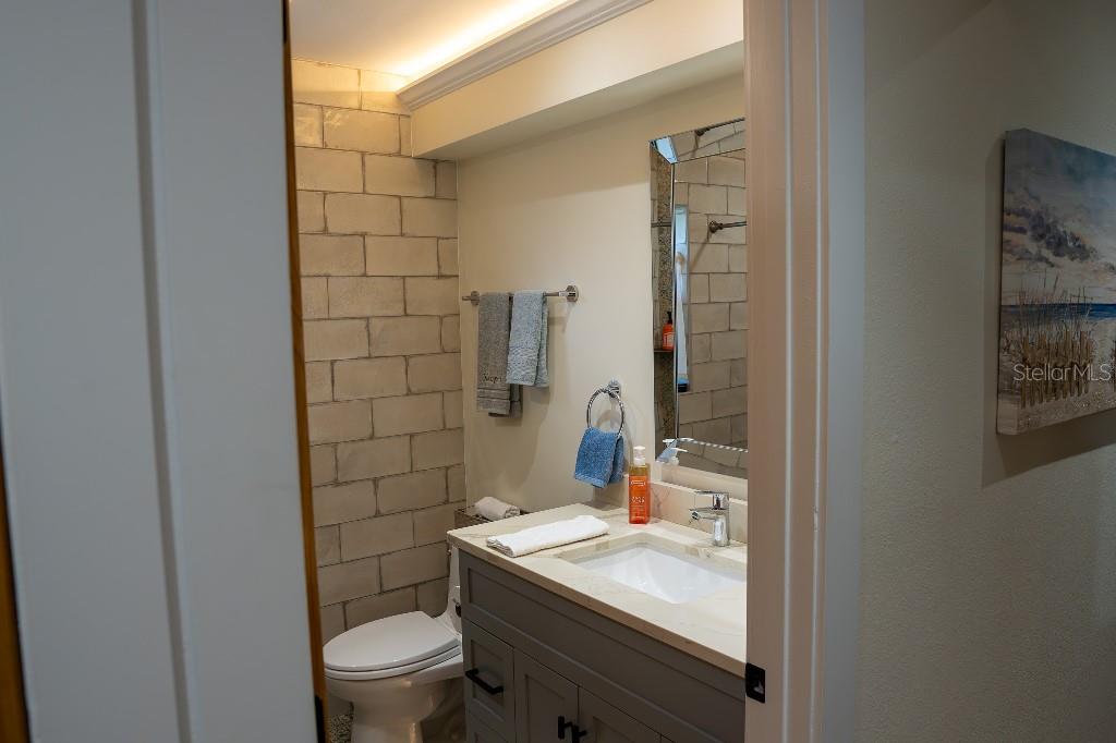 SALEM SQUARE - Residential