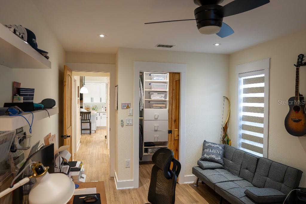 SALEM SQUARE - Residential