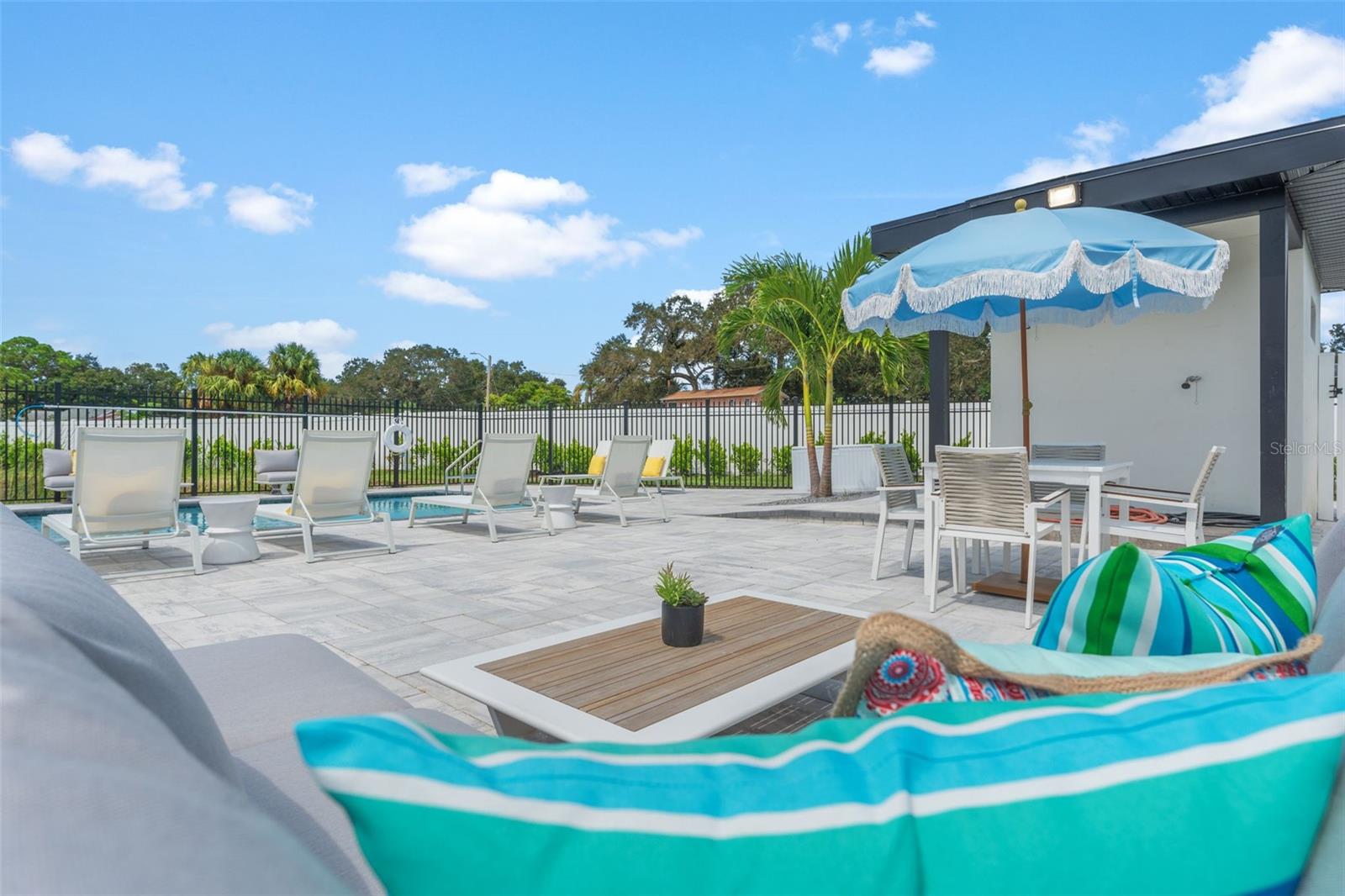 LATITUDES IN THE PARK TWNHMS - Residential