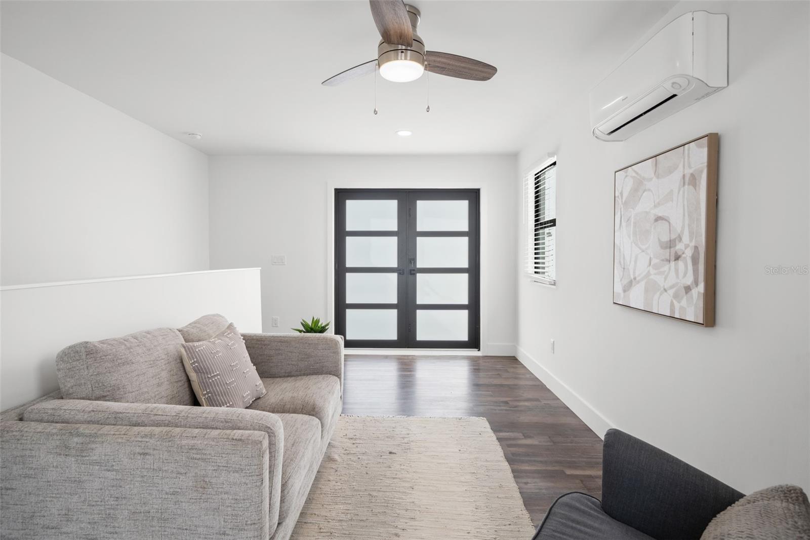 LATITUDES IN THE PARK TWNHMS - Residential