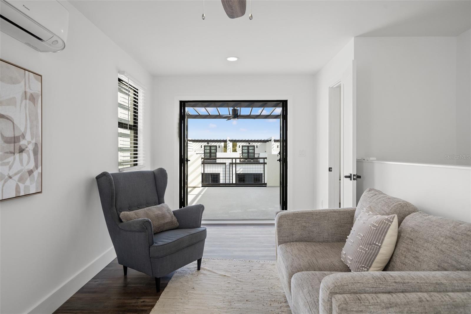 LATITUDES IN THE PARK TWNHMS - Residential