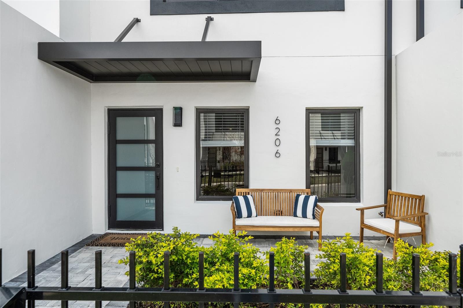 LATITUDES IN THE PARK TWNHMS - Residential