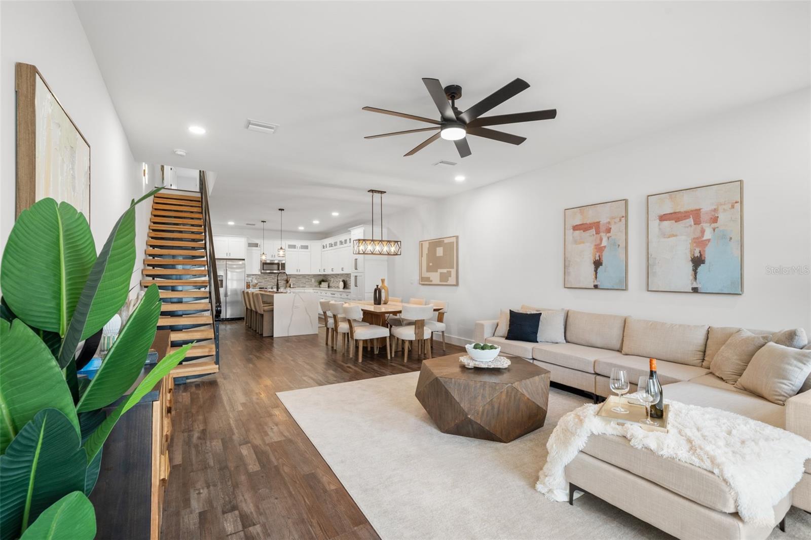 LATITUDES IN THE PARK TWNHMS - Residential