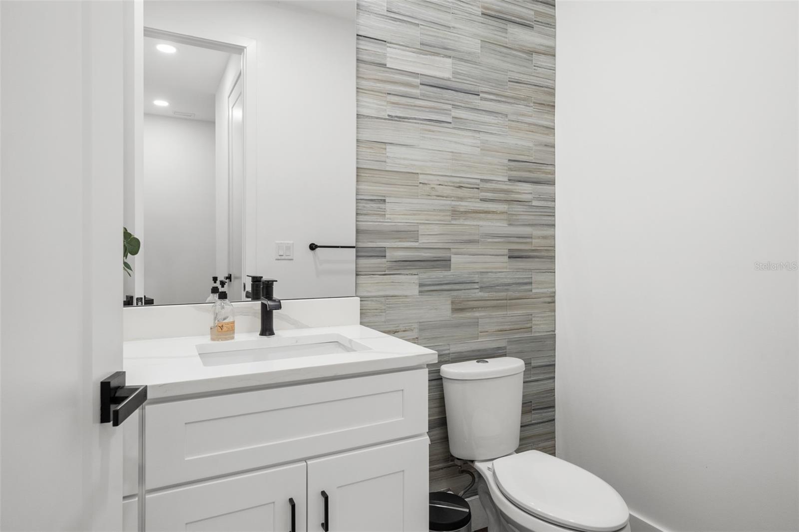 LATITUDES IN THE PARK TWNHMS - Residential