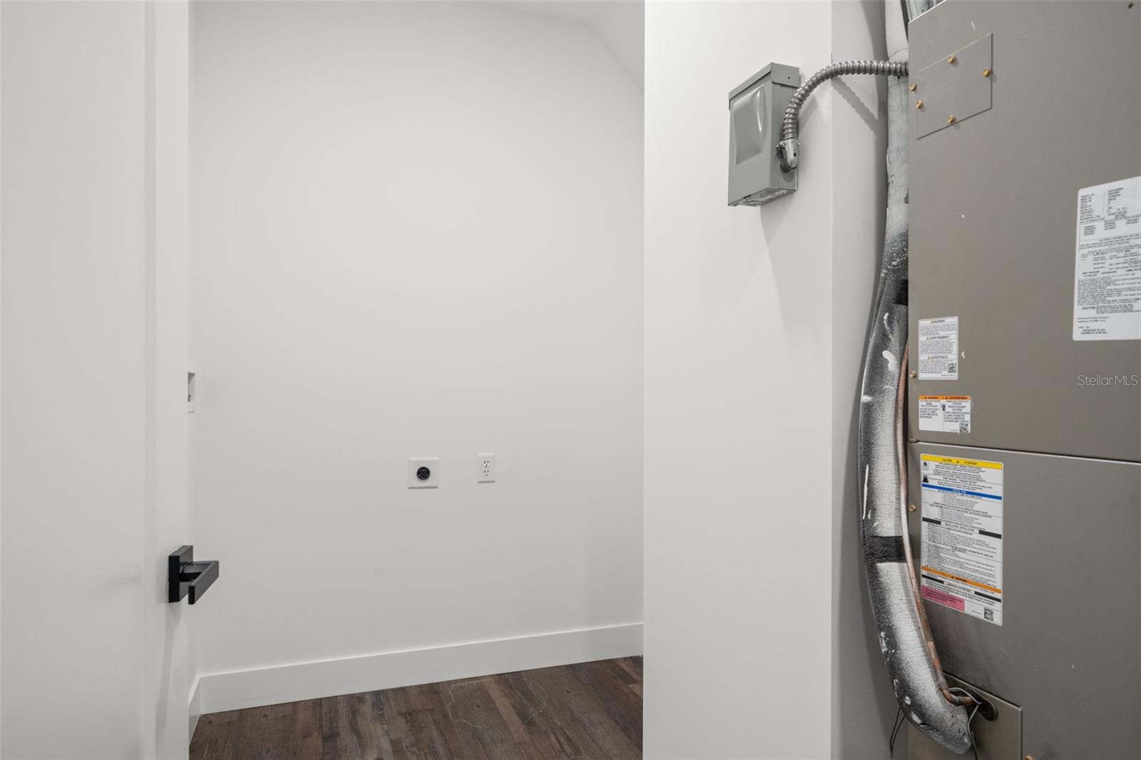 LATITUDES IN THE PARK TWNHMS - Residential