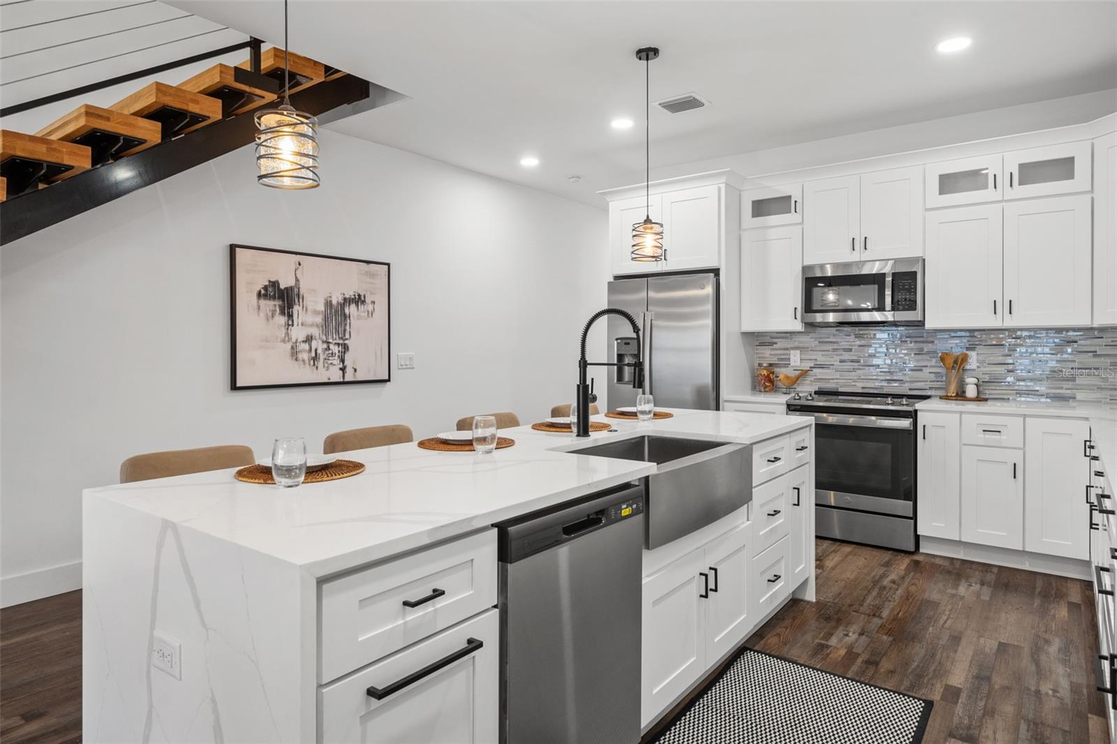 LATITUDES IN THE PARK TWNHMS - Residential