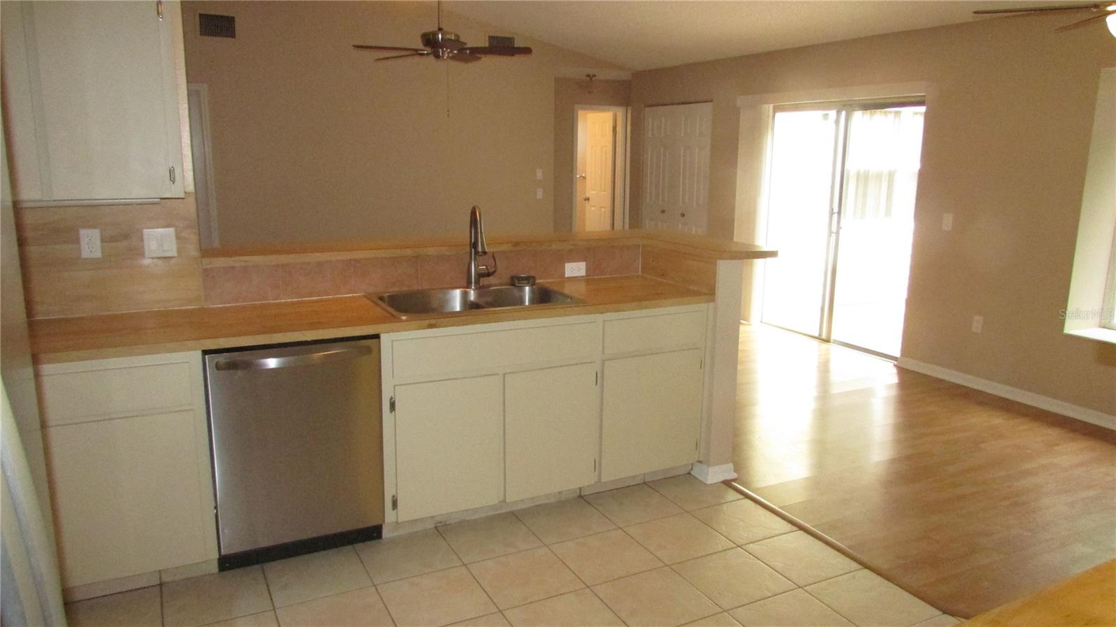 RAVENSWOOD VILLAGE - Residential