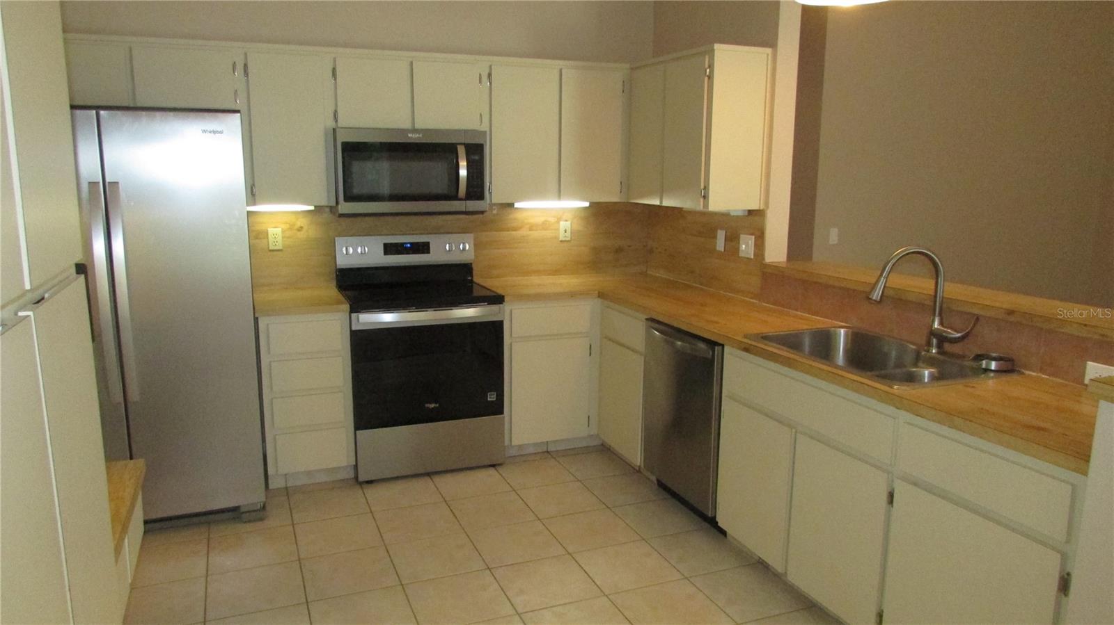 RAVENSWOOD VILLAGE - Residential