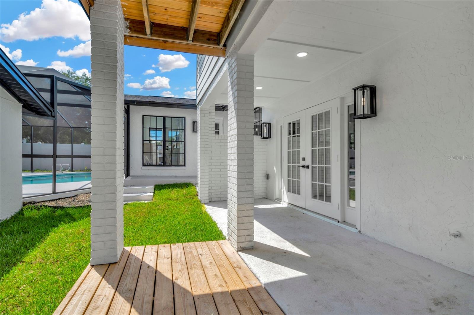 HENDERSON BEACH - Residential