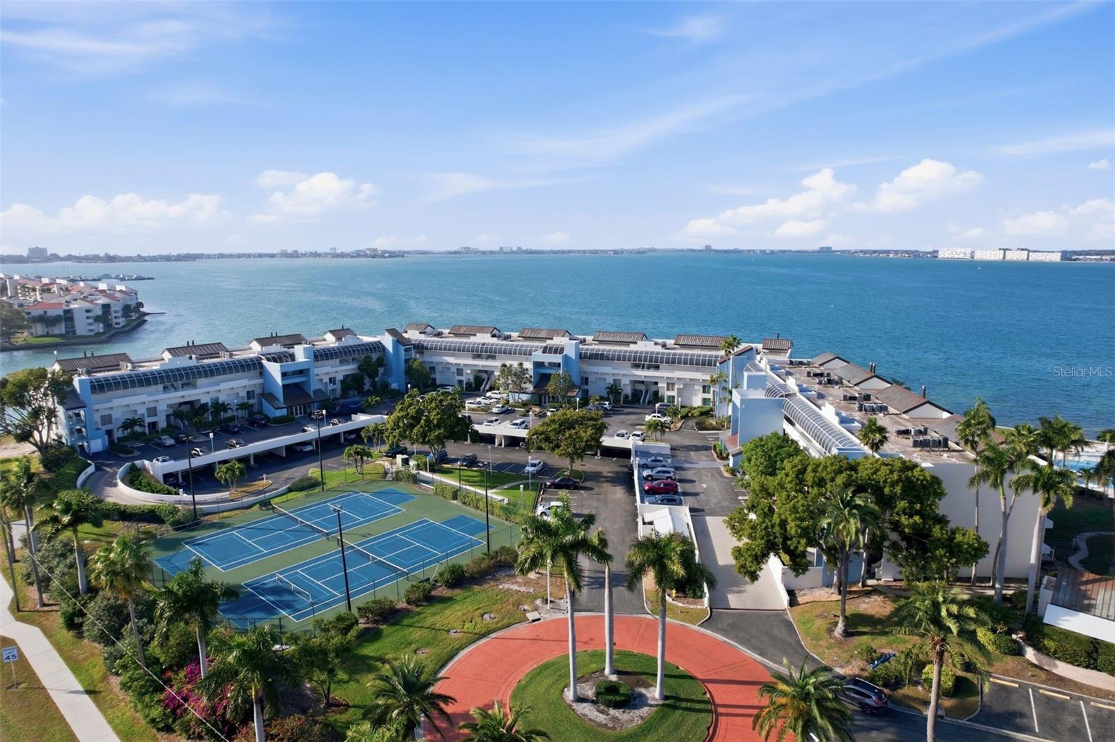 ISLA KEY CONDO - Residential