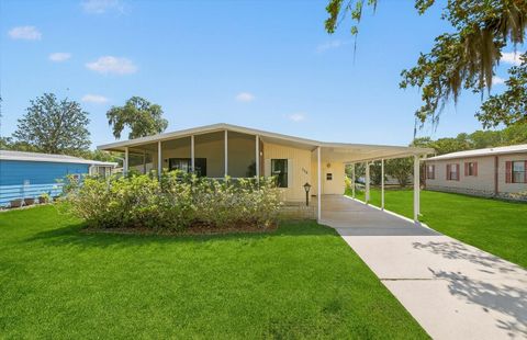 Photo of 104 Winterberry Avenue, Wildwood, FL 34785 (MLS # G5095926)