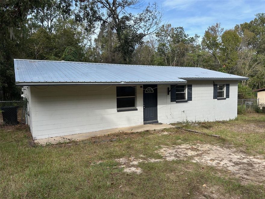 Beautiful remodeled 3 bedroom 1 bath home in lovely Krestwood Estates of Gainesville. This home features NEWER LAMINATE FLOORING, NEWER KITCHEN CABINETS AND GRANITE COUNTERTOPS, and NEWER INTERIOR AND EXTERIOR PAINT. Large yard with fenced backyard. Washer and dryer included.