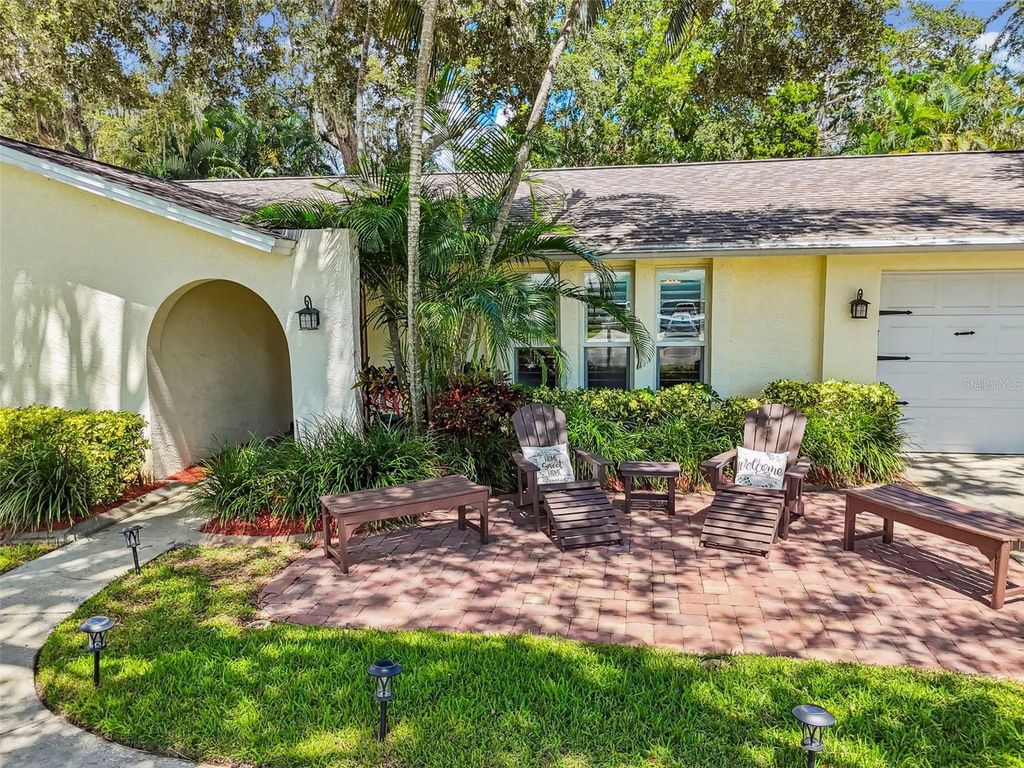 Photo of 12801 Kimberly Oaks Circle, Largo, FL 33774 (MLS # TB8416607)