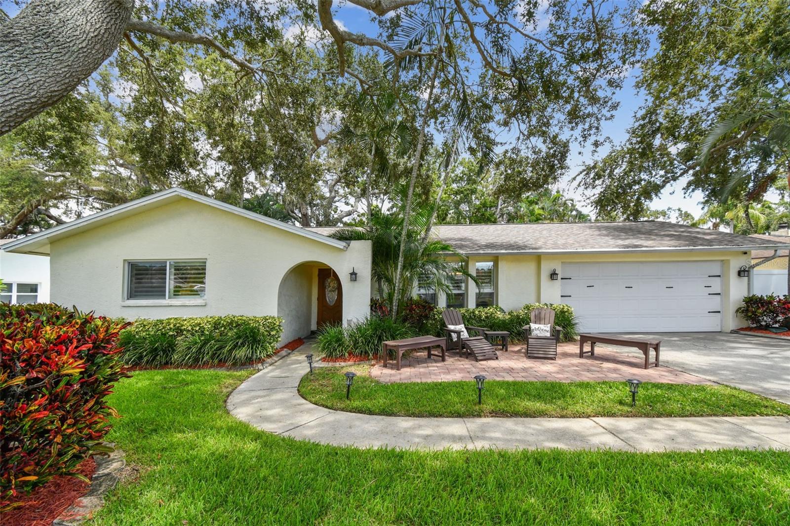 Beautifully updated pool home in the desirable Kimberly Oaks neighborhood. Incredible location. This 4 bedroom/2.5 bath home is
less then 3 miles from Indian Rocks Beach, and the golf courses, restaurants and shops of Belleair. The open concept kitchen has
newer quartz countertops, pewter appliances, an island breakfast bar, and a coffee station. The home’s split-floor plan provides
privacy for the primary bedroom suite and includes direct access to the pool/patio area. The family entertainment room includes a
wood burning fireplace and opens to the large, screened lanai. Bedrooms two and three share a Jack-n-Jill bath. The fourth bedroom
is also perfect space for an in-home office with a half-bath for privacy or guests. The backyard is a ‘must see’ with a gorgeous pool,
paver patio, and custom-built treehouse with a water slide. NOT A FLOOD ZONE OR EVACUATION ZONE. Easy walk to the
recreation center, fitness center and many other amenities. Short bike ride to Walsingham Park, the Pinellas Trail, and the Botanical
Gardens. A wonderful home for all ages in a quiet friendly neighborhood. You will feel like you’re on vacation year-round. Incredible
value for a property with so much to offer!... "Option to purchase furnished for a true turn-key rental for maximum cashflow."