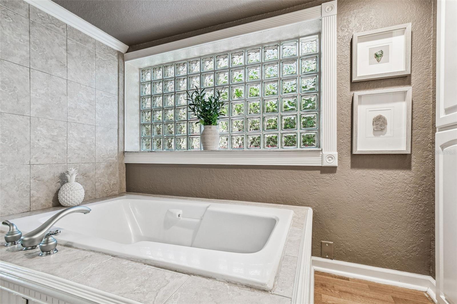 207 WILLOWICK AVENUE