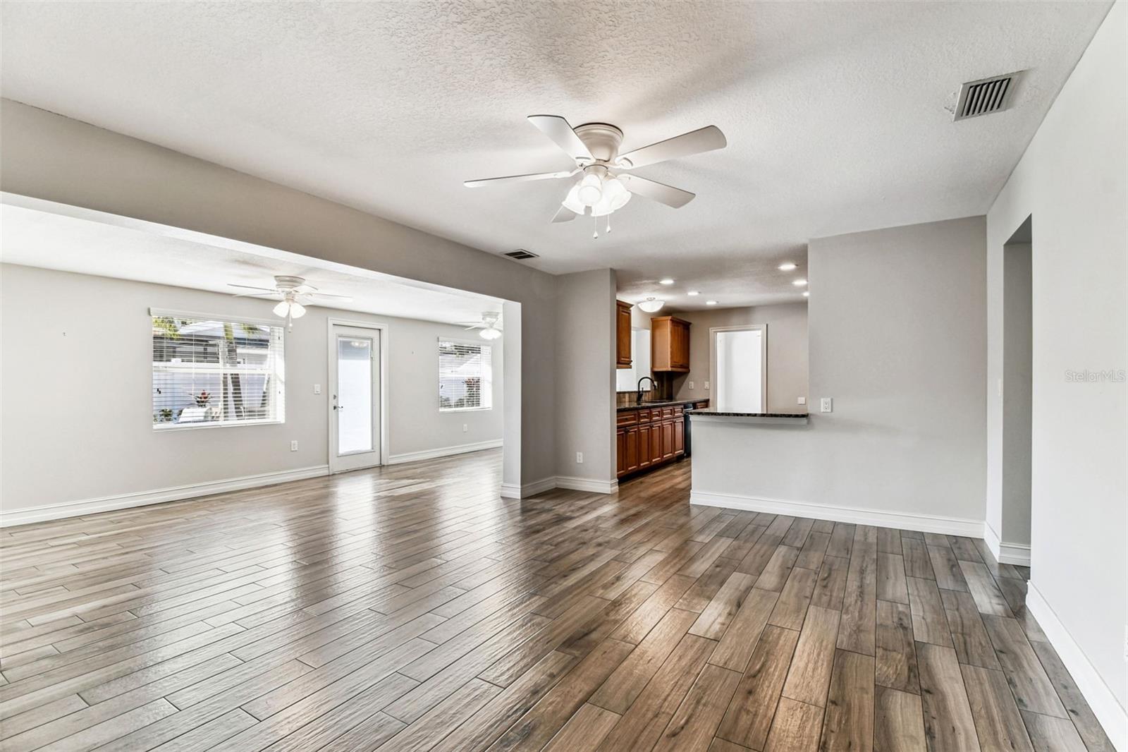 WOODLAND HILLS 1ST ADD - Residential Lease