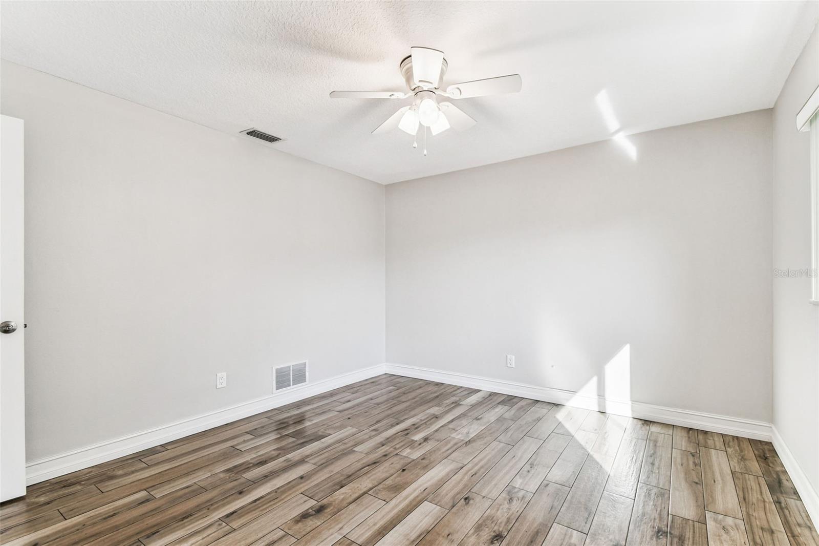 WOODLAND HILLS 1ST ADD - Residential Lease