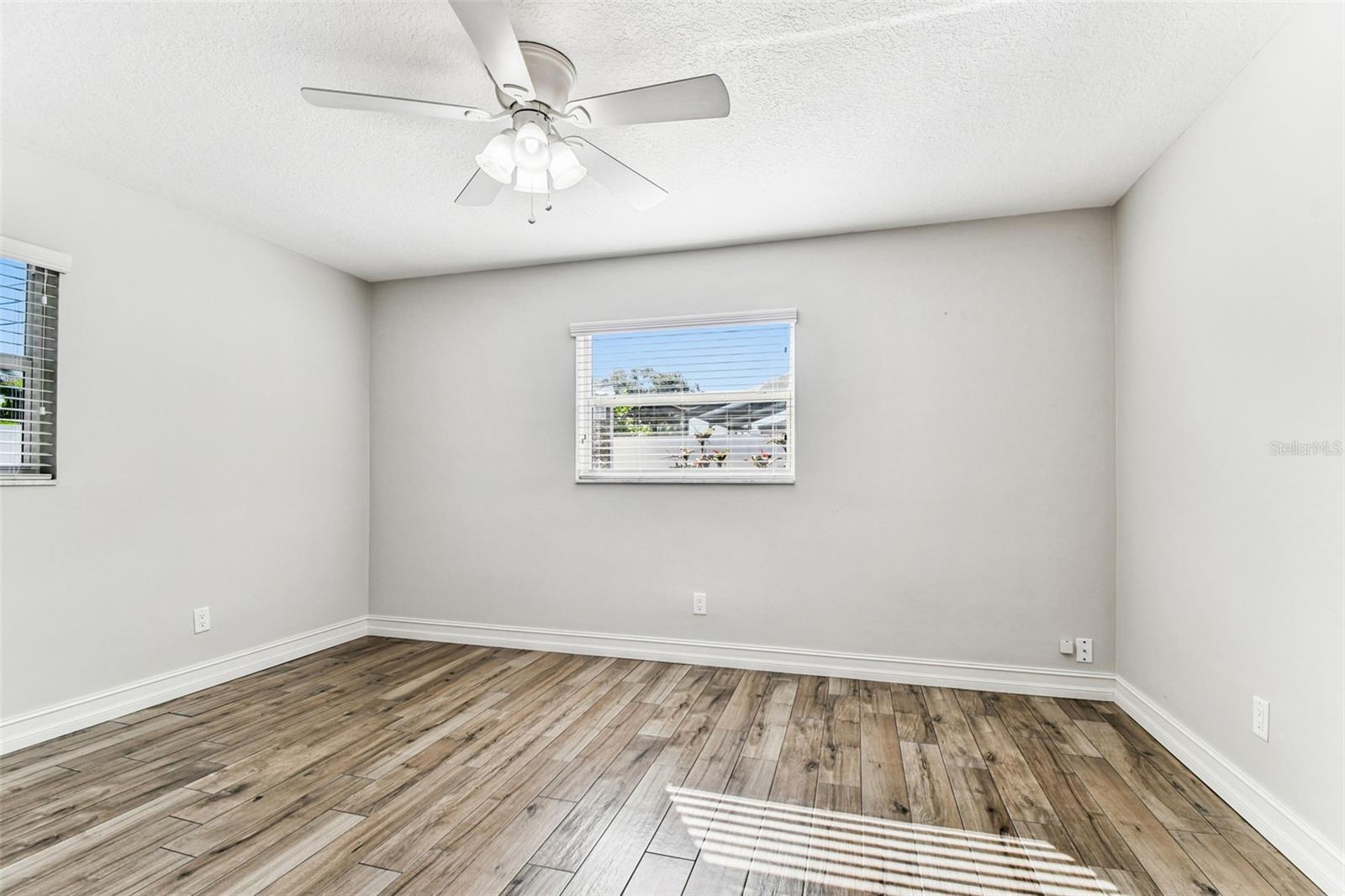 WOODLAND HILLS 1ST ADD - Residential Lease