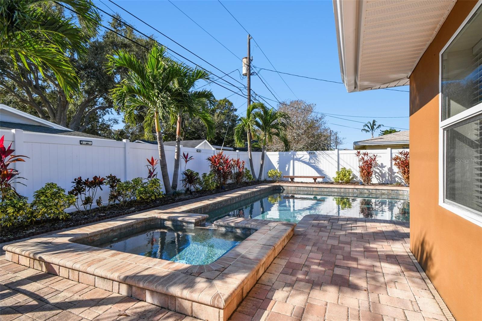 WOODLAND HILLS 1ST ADD - Residential Lease