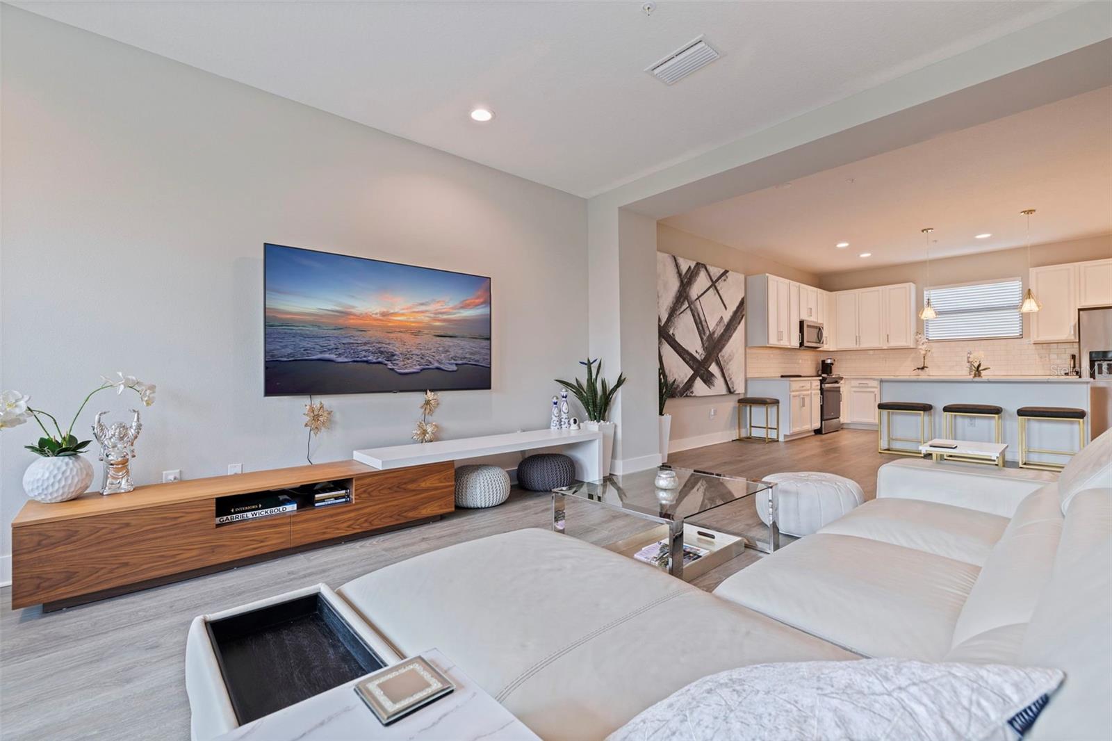 UPTOWN KENWOOD - Residential Lease