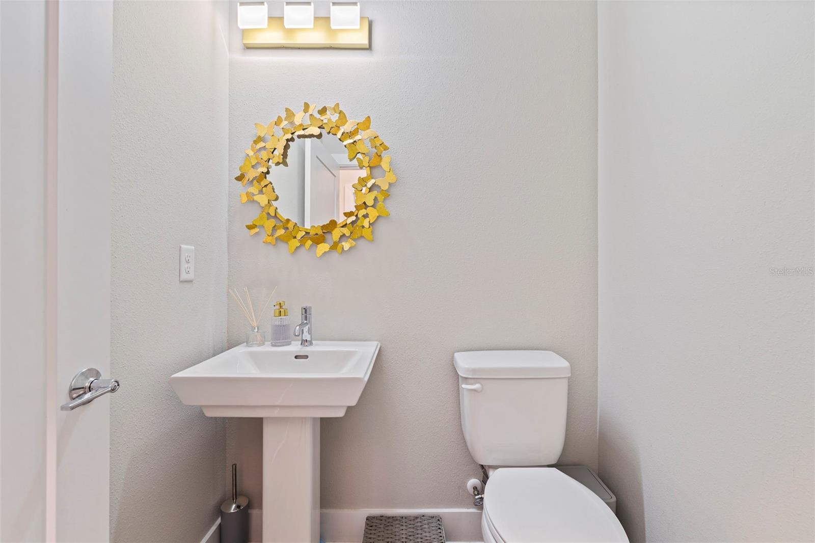 UPTOWN KENWOOD - Residential Lease