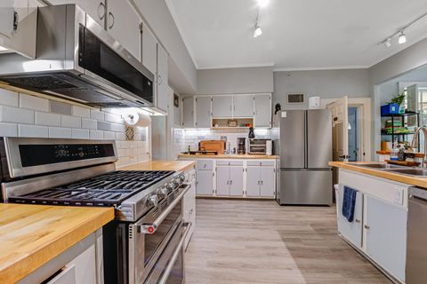 Tiny photo for 347 E 3rd Avenue, Mount Dora, FL 32757 (MLS # V4947879)