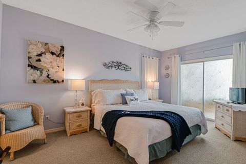 Tiny photo for 347 E 3rd Avenue, Mount Dora, FL 32757 (MLS # V4947879)