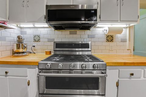 Tiny photo for 347 E 3rd Avenue, Mount Dora, FL 32757 (MLS # V4947879)