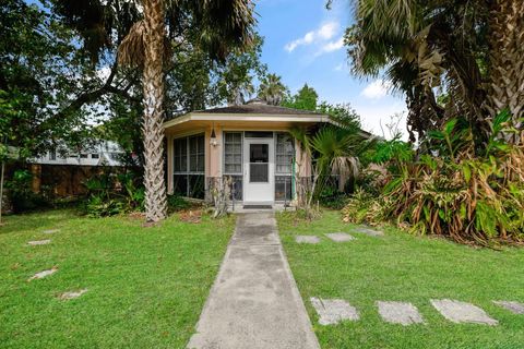 Tiny photo for 347 E 3rd Avenue, Mount Dora, FL 32757 (MLS # V4947879)
