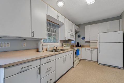 Tiny photo for 347 E 3rd Avenue, Mount Dora, FL 32757 (MLS # V4947879)