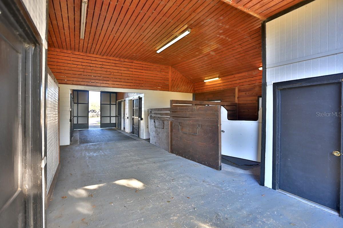 ACREAGE NON SUBDIVISION - Farm