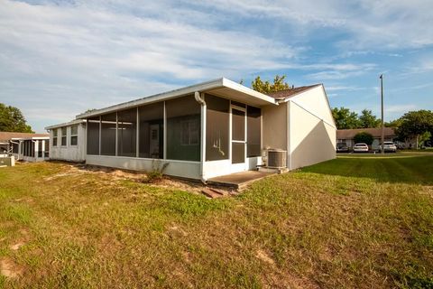 A home in TAVARES