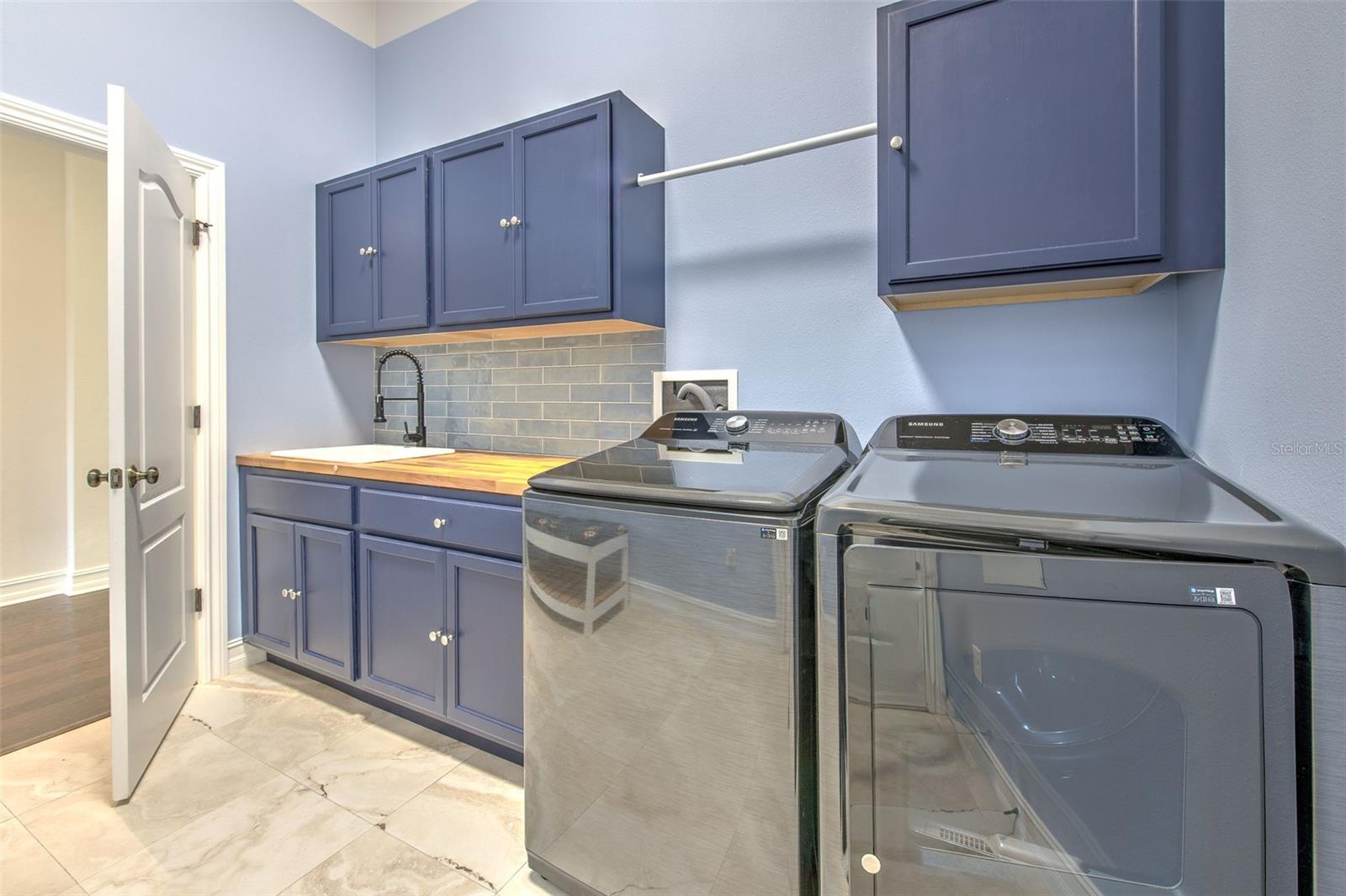 FISHHAWK RANCH WEST PH 1B/1C - Residential Lease