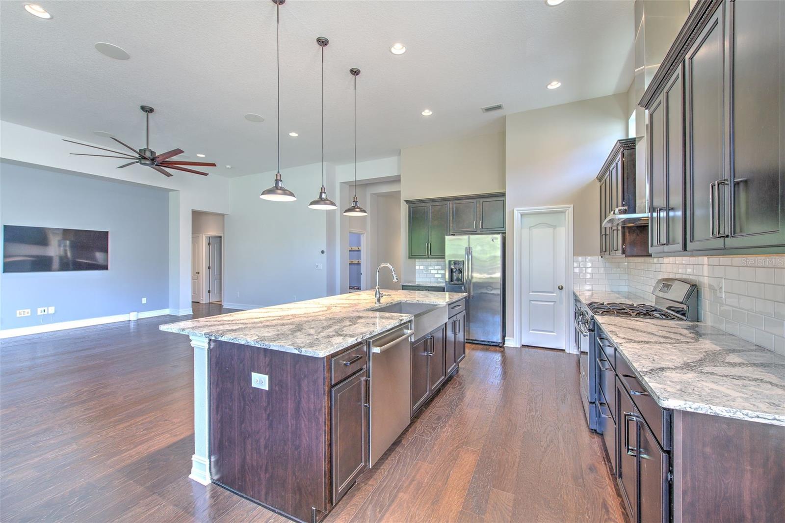 FISHHAWK RANCH WEST PH 1B/1C - Residential Lease