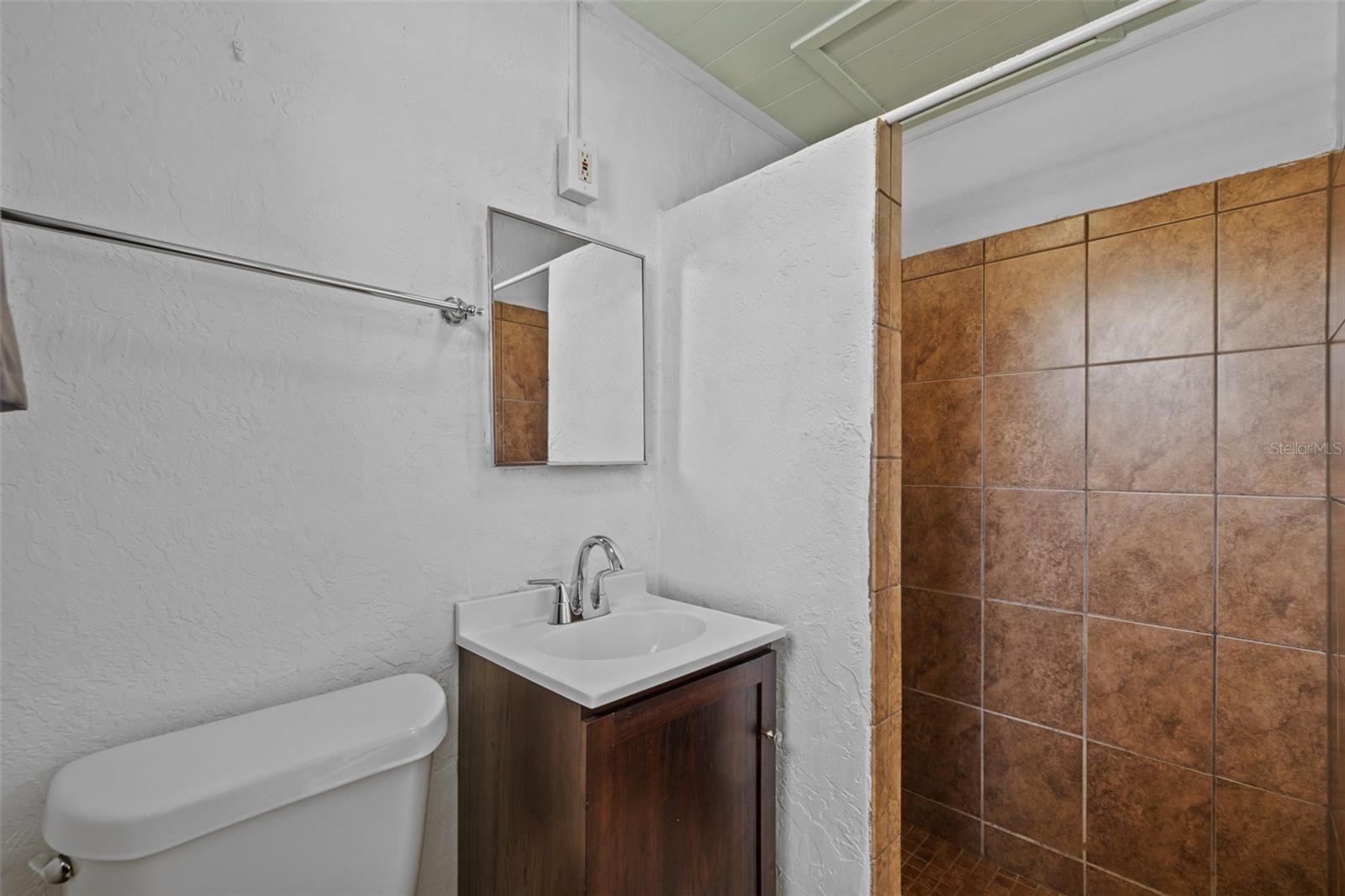 TYLER & DARLING ADD 01 - Residential Income