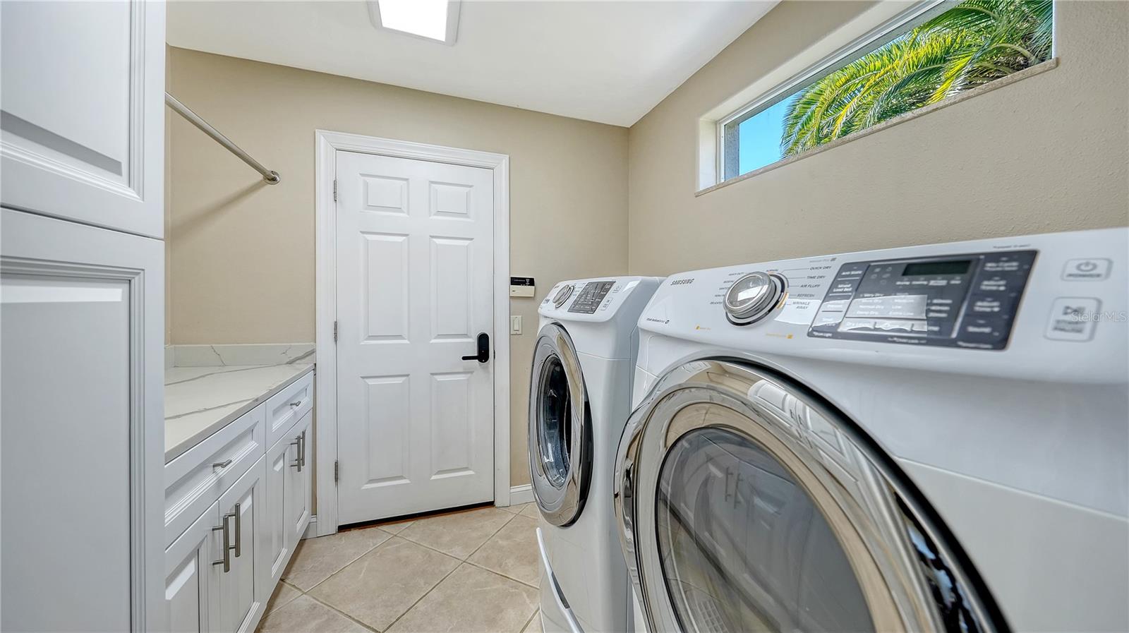 QUEENS HARBOUR - Residential