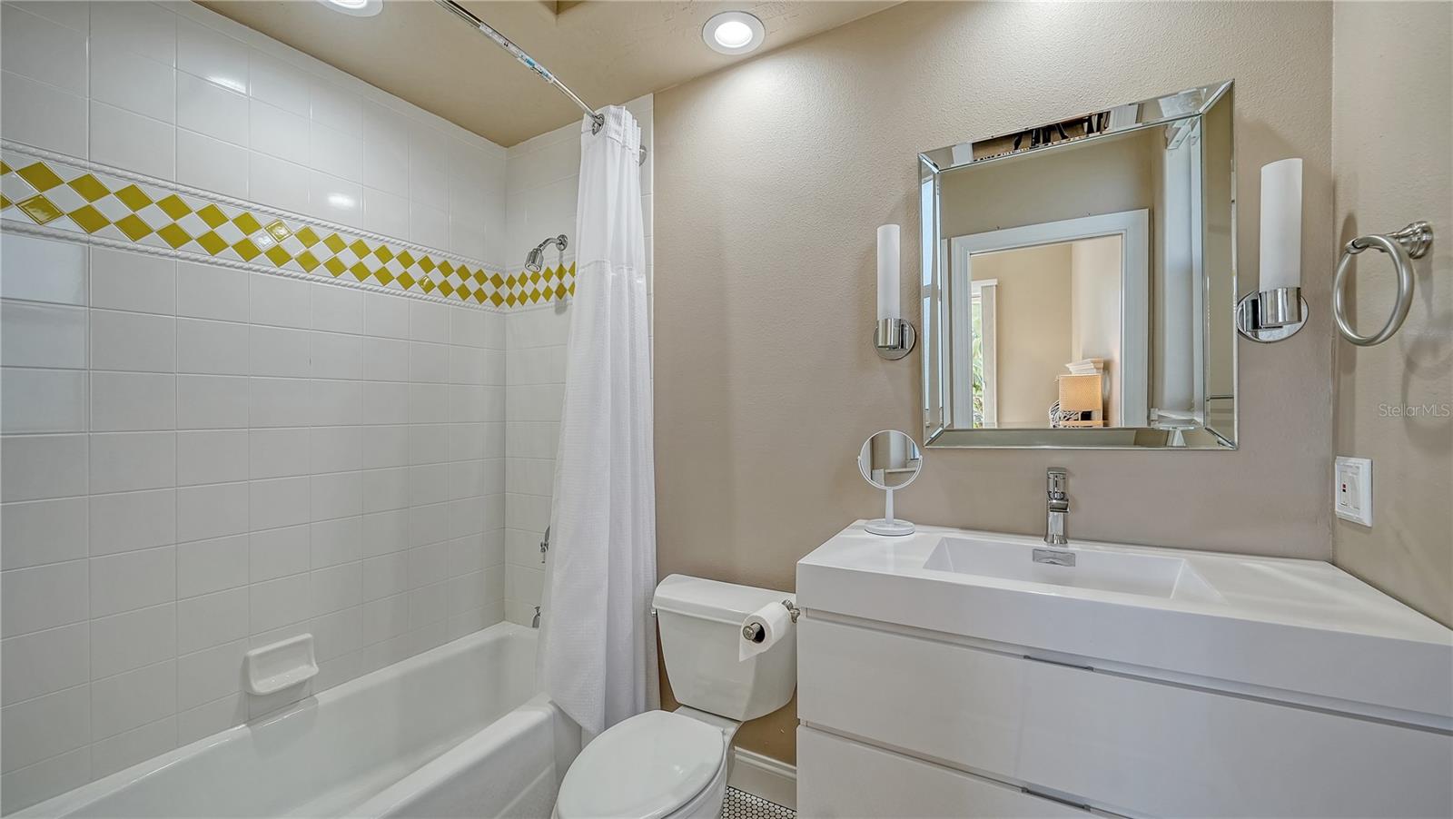 QUEENS HARBOUR - Residential