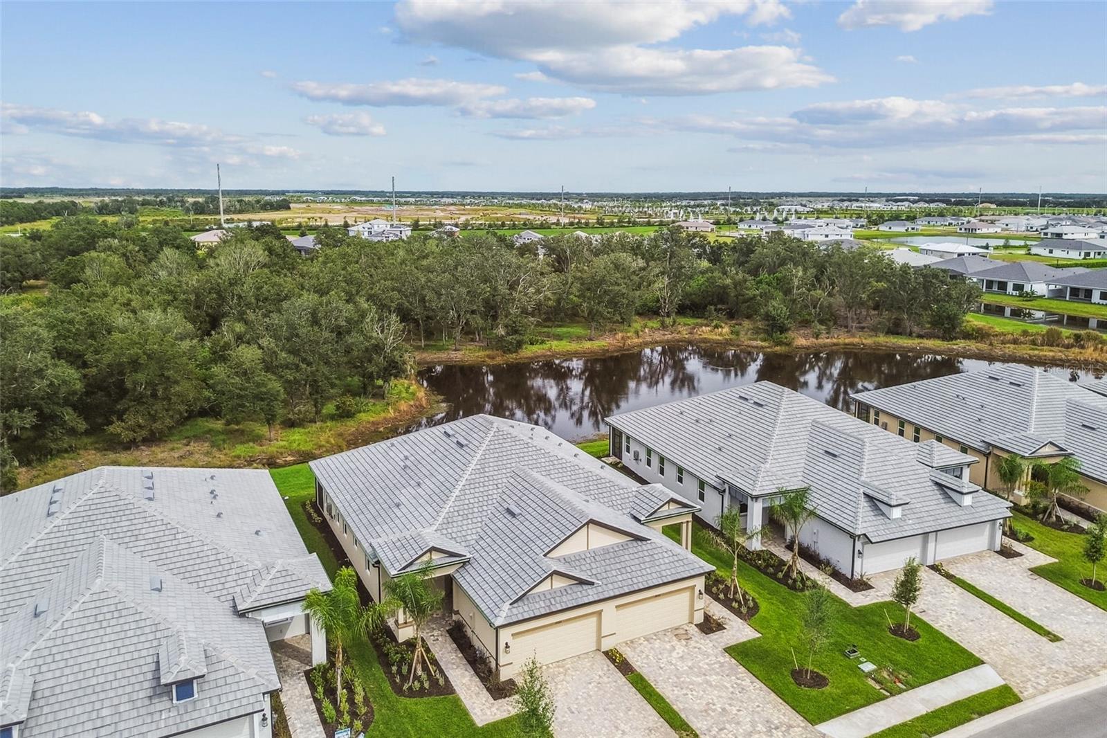 SWEETWATER VILLAS AT LAKEWOOD RANCH - Residential