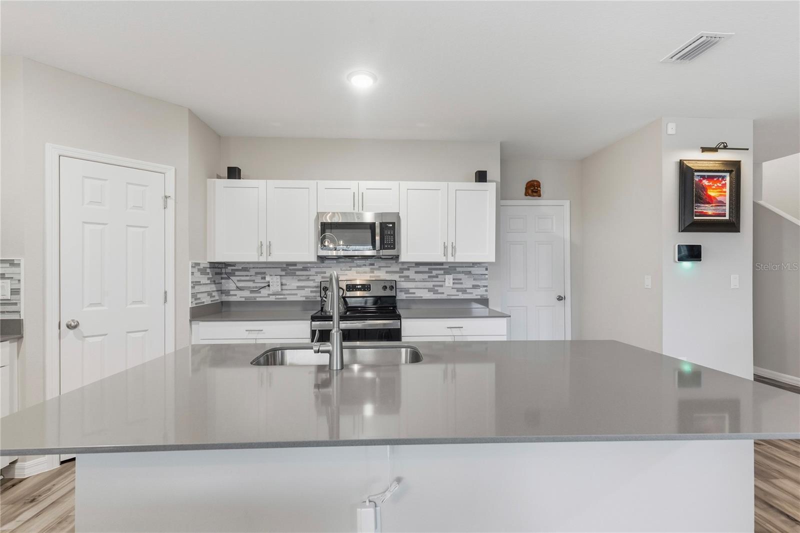 PASADENA POINT PHASE 1 PB 88 PG 29 BLOCK 12 LOT 7 - Residential
