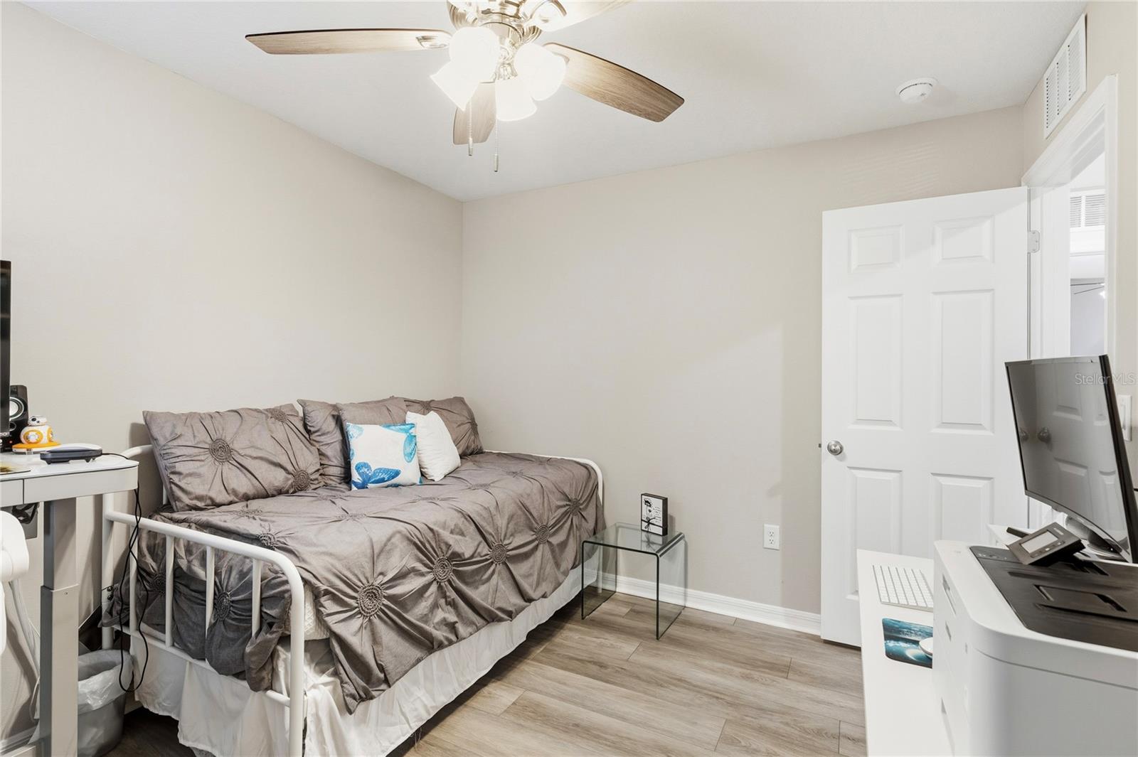 PASADENA POINT PHASE 1 PB 88 PG 29 BLOCK 12 LOT 7 - Residential