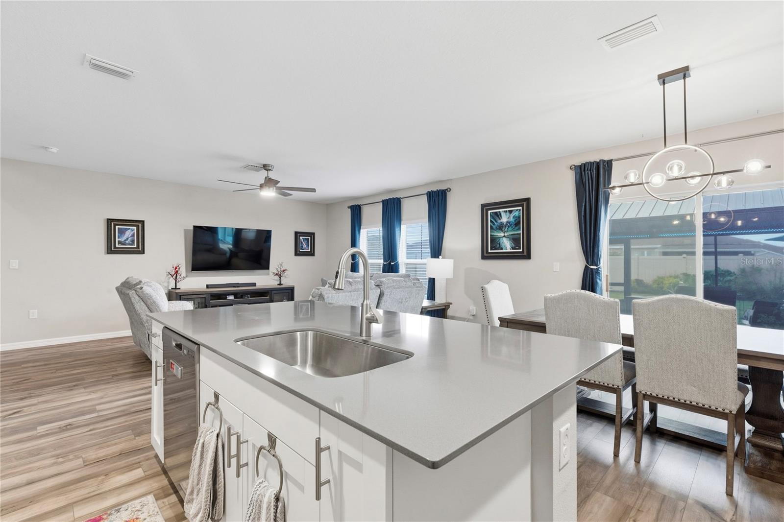 PASADENA POINT PHASE 1 PB 88 PG 29 BLOCK 12 LOT 7 - Residential