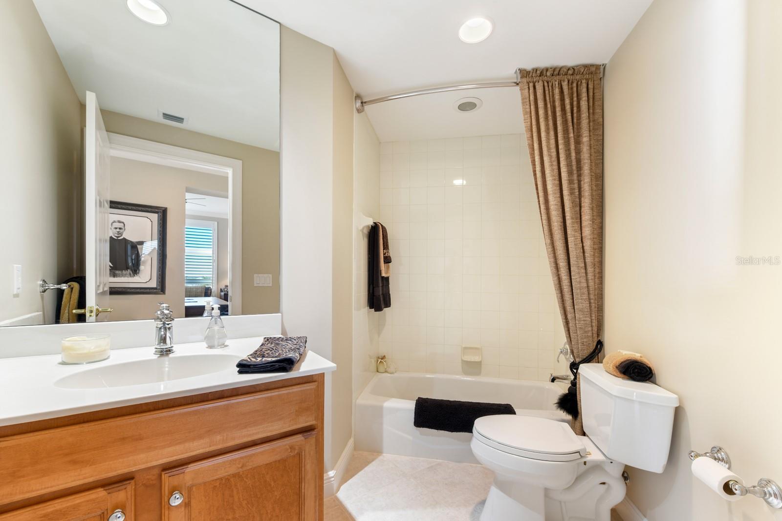 GRANDE ISLE TOWERS 3 & 4 PH 2 - Residential