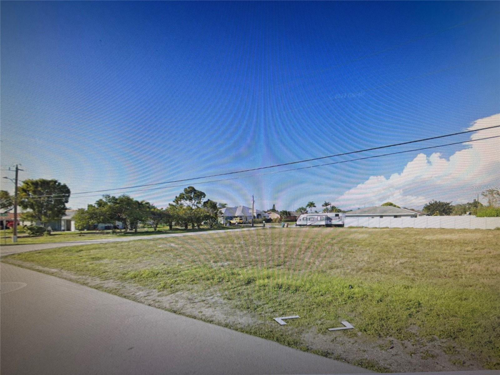 CAPE CORAL - Land