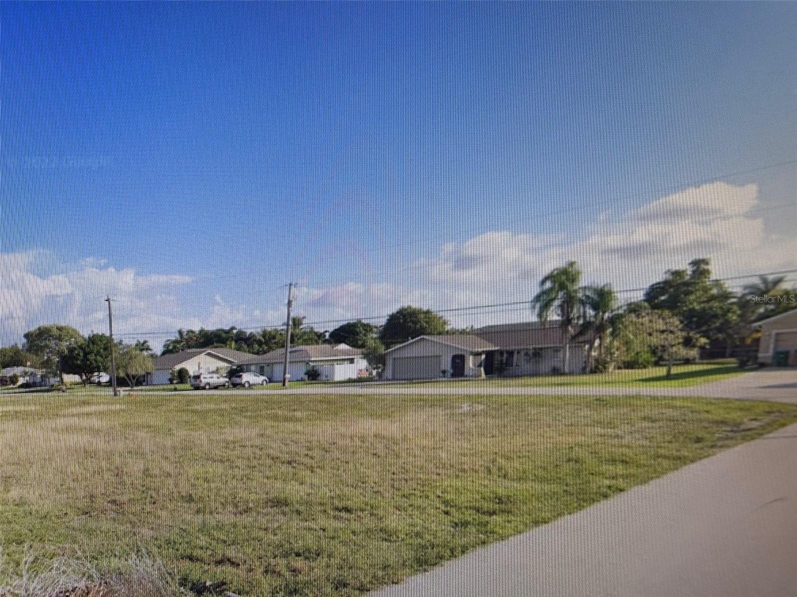 CAPE CORAL - Land