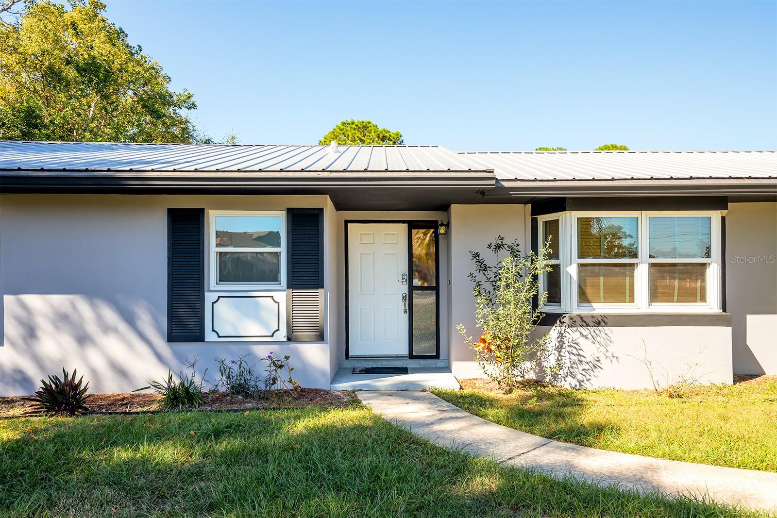 1390 W PORTILLO DRIVE