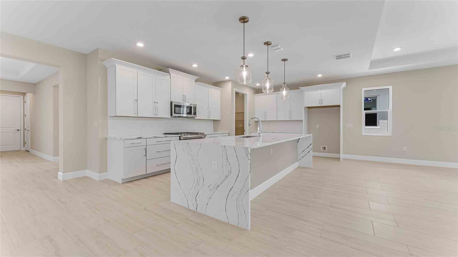 1262 VENICE COURT