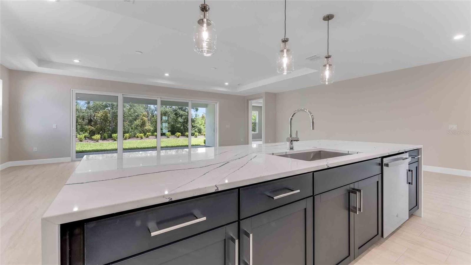 1262 VENICE COURT